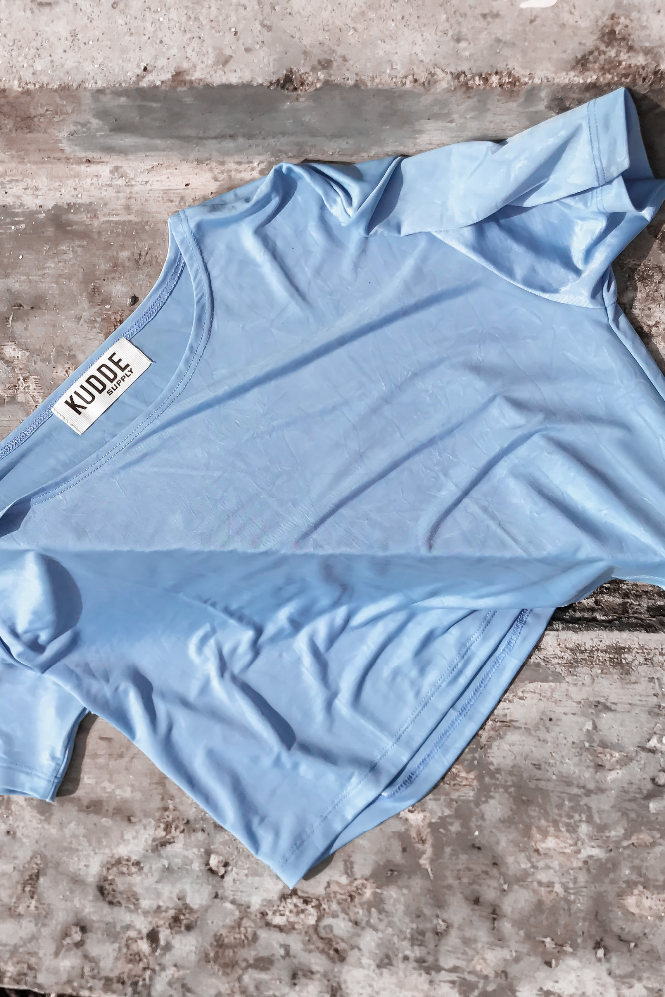camiseta-crop-donde-comprar-ropa-ecologica-slow-fashion-marcas-tienda-camisetas-de-mujer-camisas-con-estampado-blancas-negras-colombia-medellin-tiendas-online-colombia-compras-marcas-ropa-colombiana-top-3