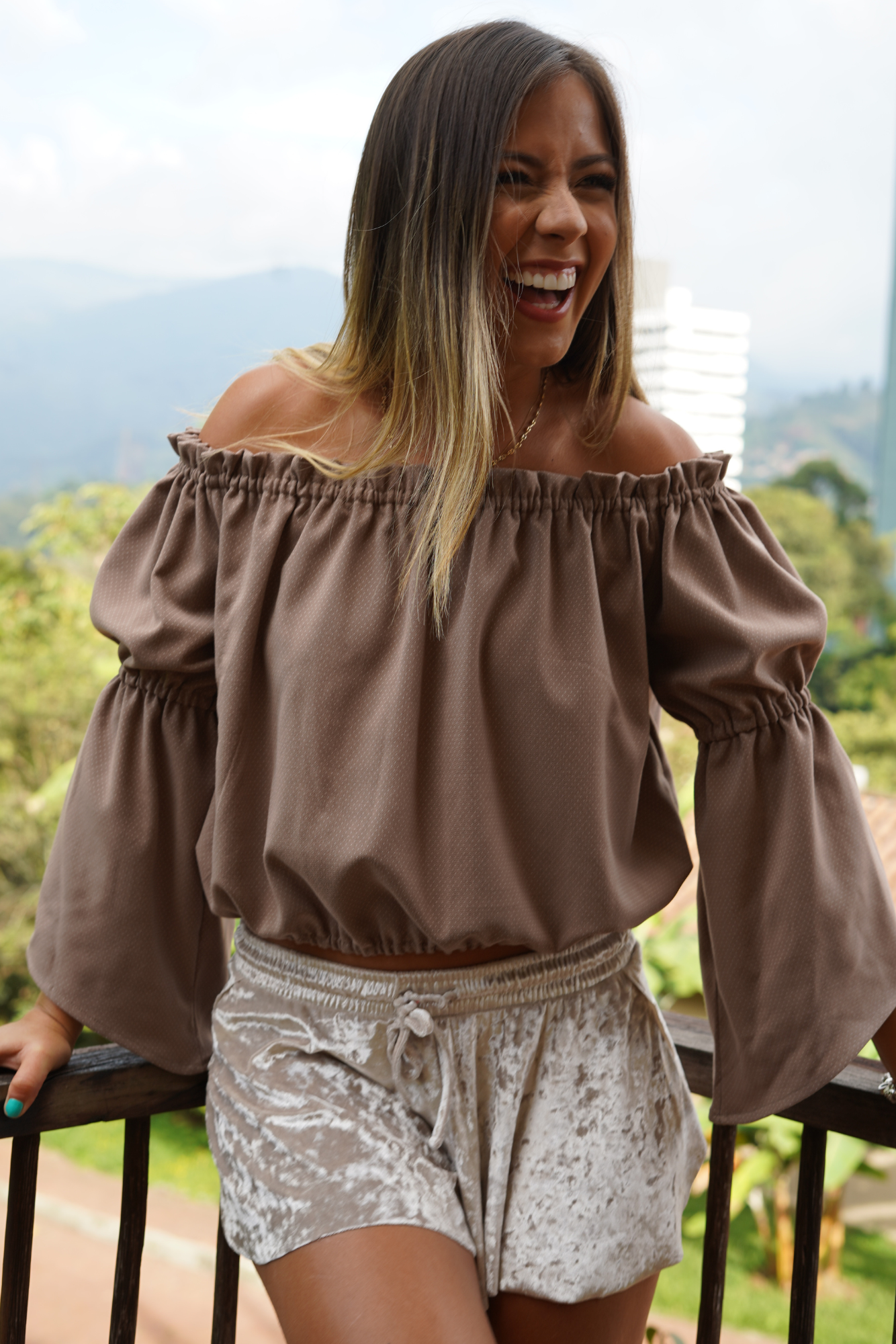 off-the-shoulder-ropa-ecologica-sostenible-en-colombia-medellin-hombre-slow-fashion-tiendas-tops-to-wear-and-with-leggings-without-sleevestops-without-backs-crop-top-bershka-tank-paragon-sport-bra-moda-lish-clothing-5_