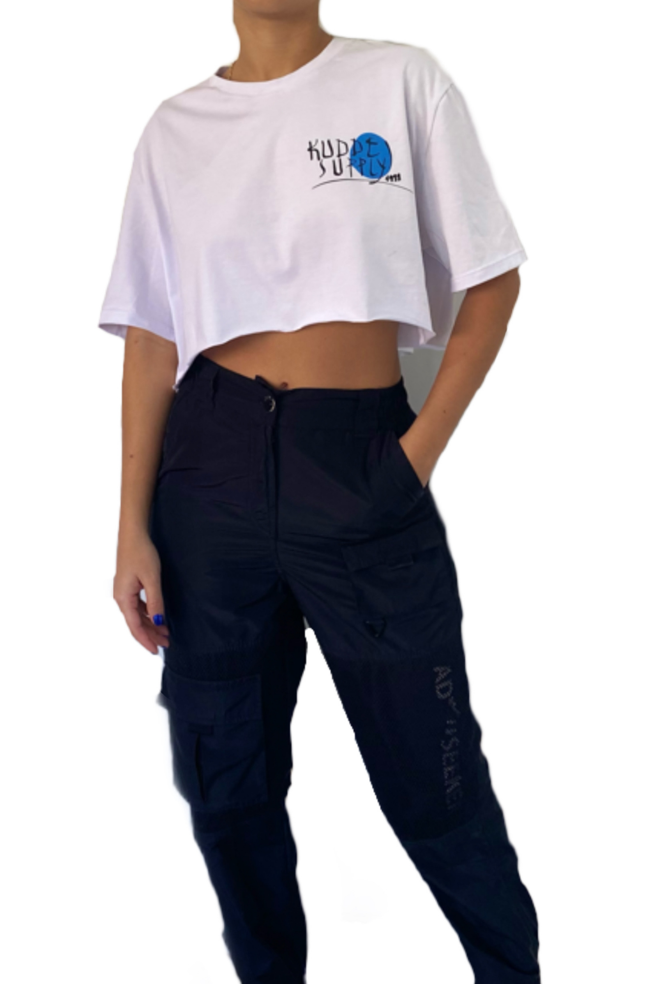 Graphic-t-shirt cropped-donde-comprar-ropa-ecologica-slow-fashion-marcas-tienda-camisetas-de-mujer-camisas-con-estampado-blancas-negras-colombia-medellin-tiendas-online-colombia-compras-marcas-ropa-colombiana-3