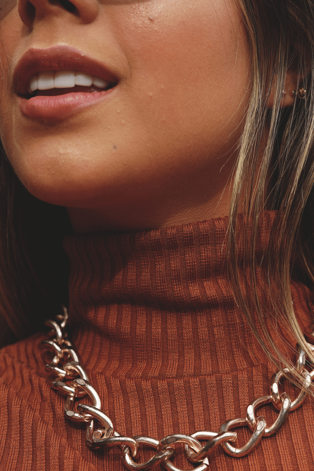 buzos-cropped-ML-colombia-adidas-bogota-para-mujer-tiendas-deportivas-upcycling-moda-fashion-designers-slow-fashion-tiendas-online-instagram-busos-moda-2021-top-crop-cortos-medellin-6