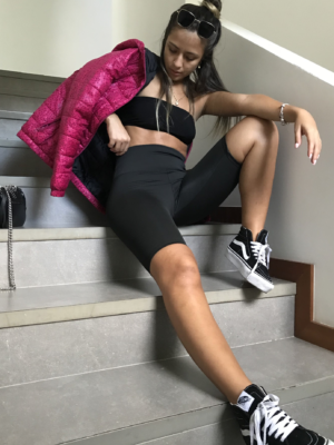 biker-negro-mujer-bershka-bikers-colombia-medellin-short-mujer-deportivo-matterlsa-bershka-slow-fashion-tiendas-colombia-marcas-tiendas-online-moda-2021-brands-upcycling-ropa-fashion-designers-economia-circular-7